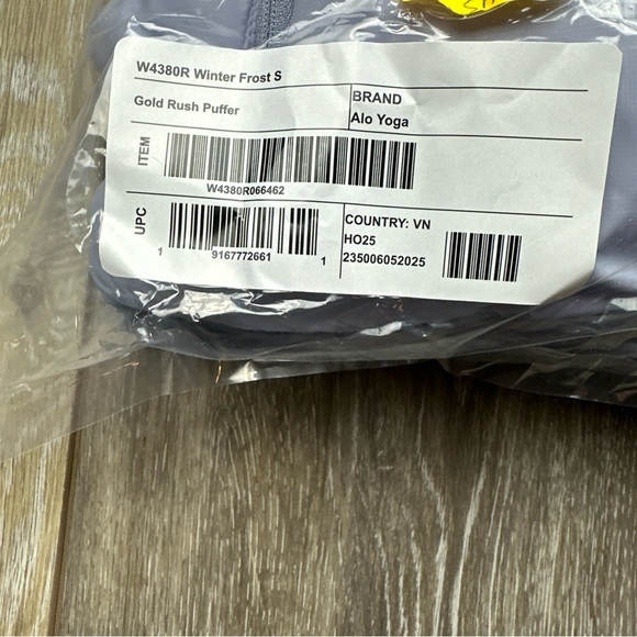 Alo Yoga Puffer Jacket Winter Frost - Picture 9 of 9